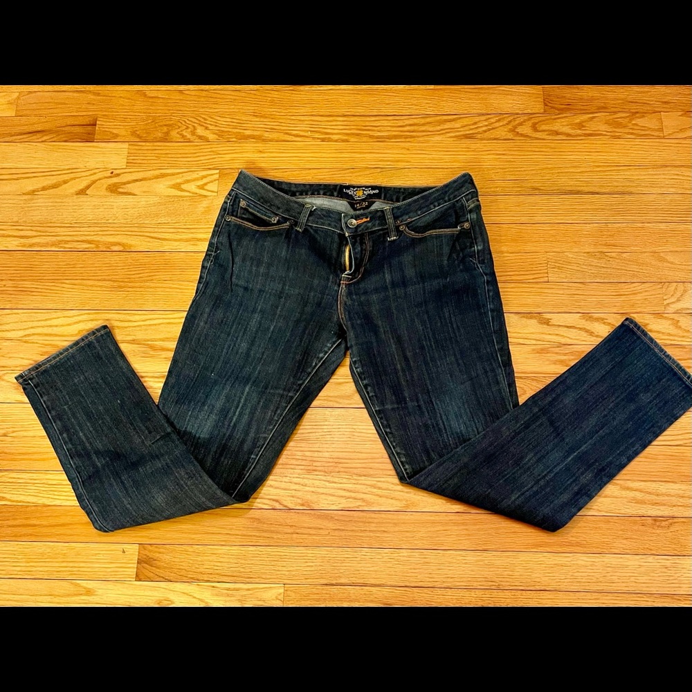 Lucky Brand jeans 14/32 but I would say 10/12. Low waisted inseam 31. Waist 17